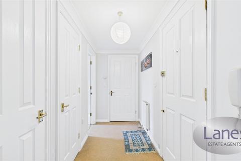 56 Cobham Close, Enfield, EN1 3SU