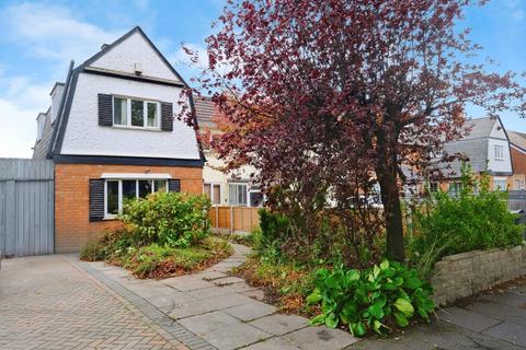 Fox Hollies Road, Hall Green, Birmingham, West Midlands B28 8RL