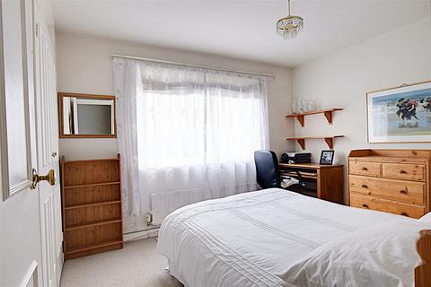 2 bedroom flat for sale, Sutton Place, Bexhill-On-Sea