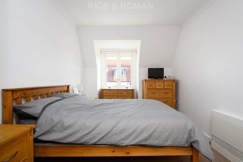 2 bedroom retirement property for sale, Pond Hill Gardens, Sutton SM3