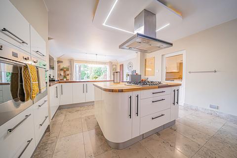 4 bedroom detached house for sale, Widney Manor Road, Solihull, B91