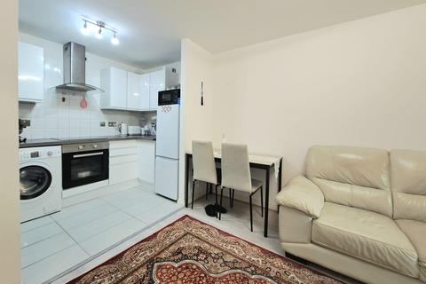 2 bedroom flat for sale, Bennett Close, Hounslow TW4