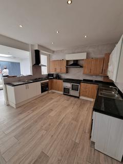 Studio to rent, Uxbridge Road, Hayes UB4