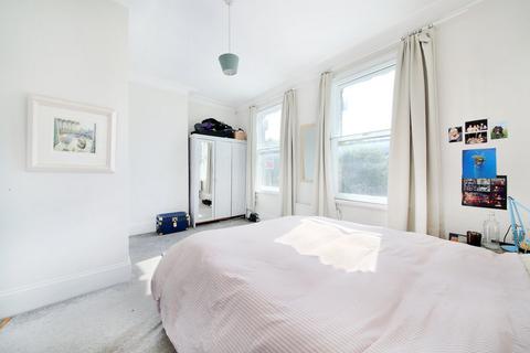 2 bedroom flat for sale, Battersea Park Road, London