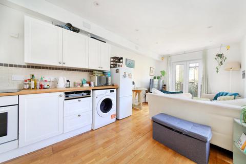 2 bedroom flat for sale, Battersea Park Road, London