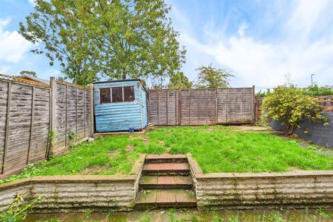 39 Swallowdale, South Croydon, CR2 8SG
