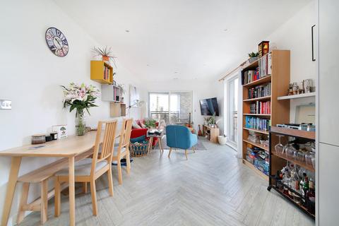 2 bedroom flat for sale, Courthouse Way, London