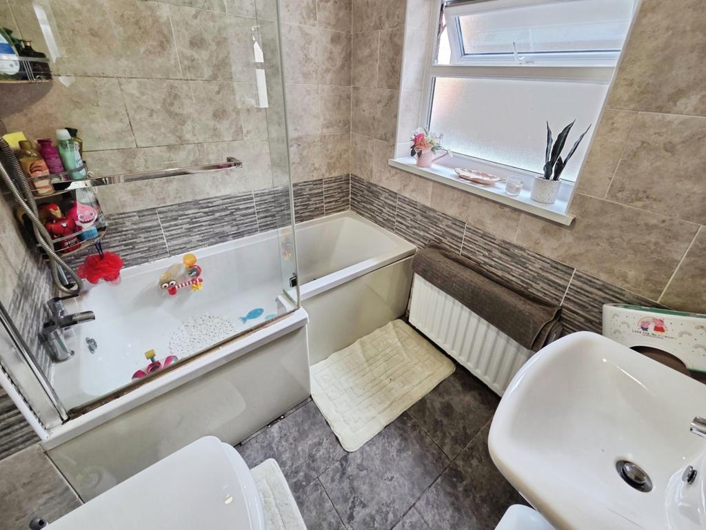 Pbox-bathroom-334572.jpg