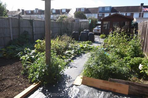 3 bedroom semi-detached house for sale, Melville Road, Gosport