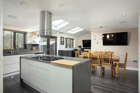 undefined, Bankfield, Leeds LS17