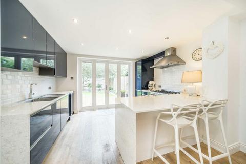 2 bedroom maisonette for sale, Louisville Road, London SW17