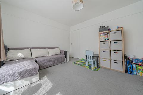2 bedroom bungalow for sale, Abbots Way, Hampshire PO15