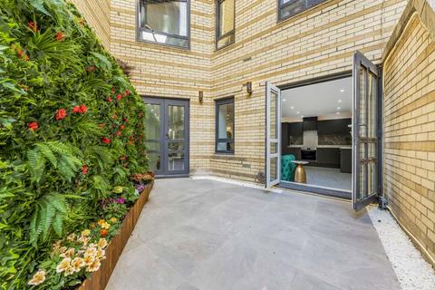 3 bedroom flat to rent, Greville Road, London NW6