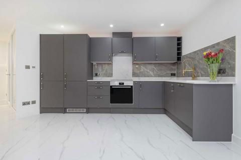 3 bedroom flat to rent, Greville Road, London NW6