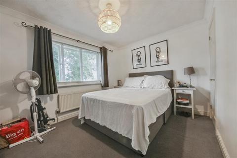 undefined, Laxton Gardens, Shenley