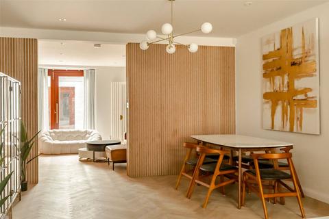 3 bedroom apartment to rent, Cornwall Gardens, South Kensington, SW7