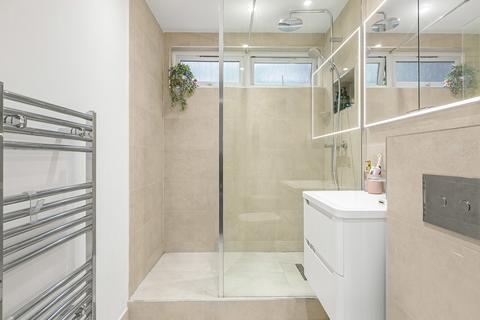 20, Milton Court Wellesley Road, Twickenham, TW2 5SB