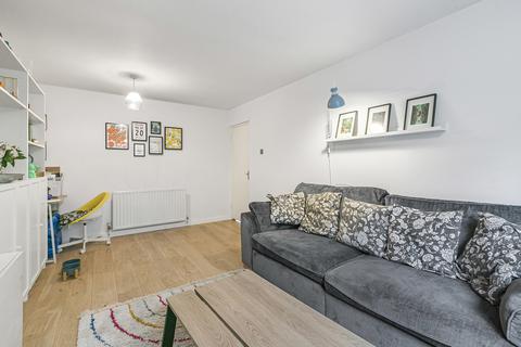 20, Milton Court Wellesley Road, Twickenham, TW2 5SB