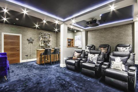 5 bedroom detached house to rent, Warren Drive, Kingswood, Surrey