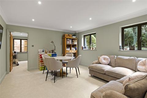 1 Highfield Close, Oxshott, Leatherhead, KT22 0QA