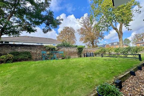 1 bedroom apartment for sale, Southmead Gardens, Teddington, TW11