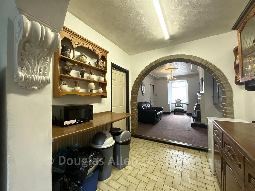 Kitchen Looking To Lounge