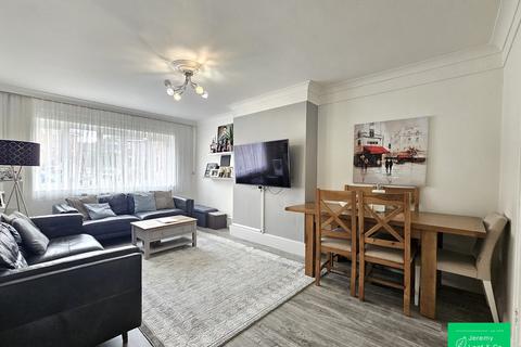 3 bedroom flat to rent, Elmshurst Crescent, London, N2
