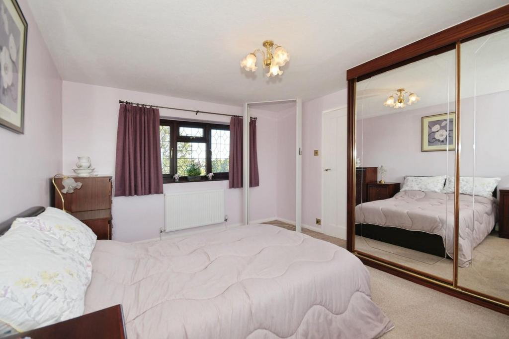 BEDROOM 1 02.jpg