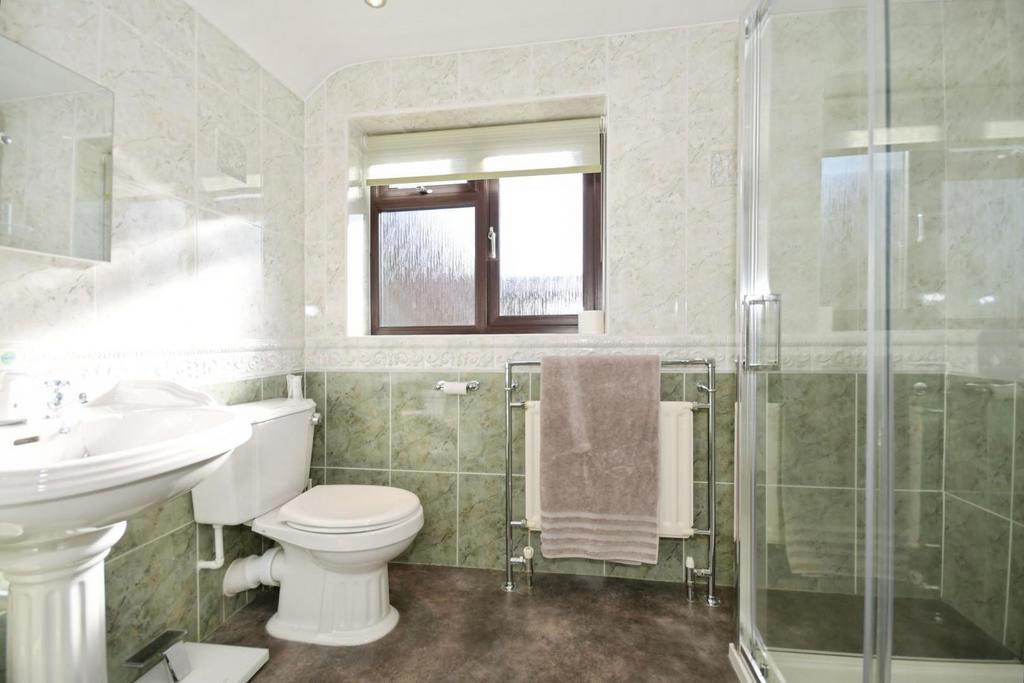 SHOWER ROOM.jpg