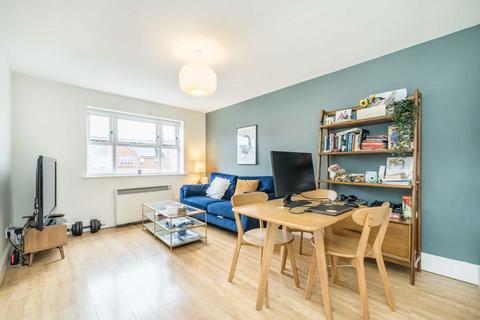 Henry Doulton Drive, London SW17