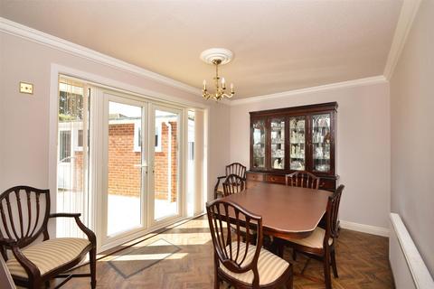 3 bedroom detached bungalow for sale, SEAVIEW