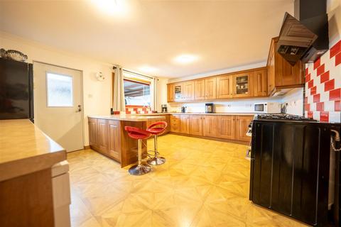 4 bedroom house for sale, Dundee Road, Letham