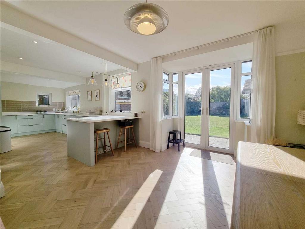 Living Kitchen: