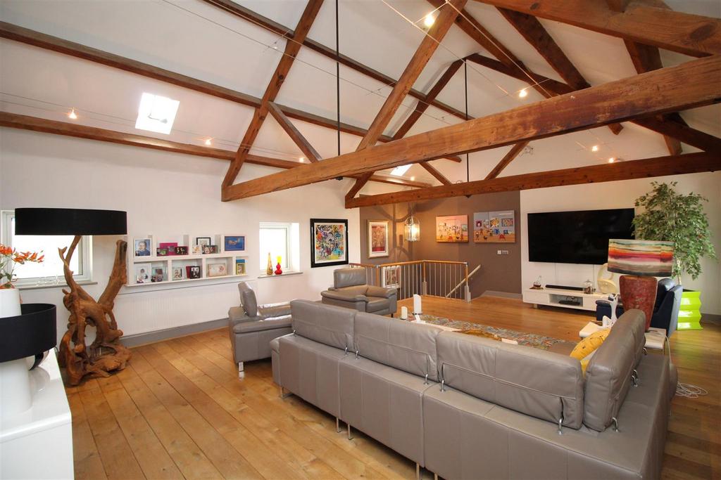 Living room 1.JPG