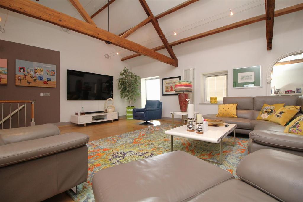 Living room 3 .JPG