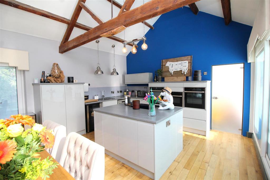 Kitchen 1.JPG