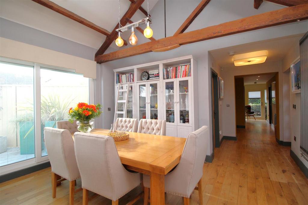 Dining area.JPG