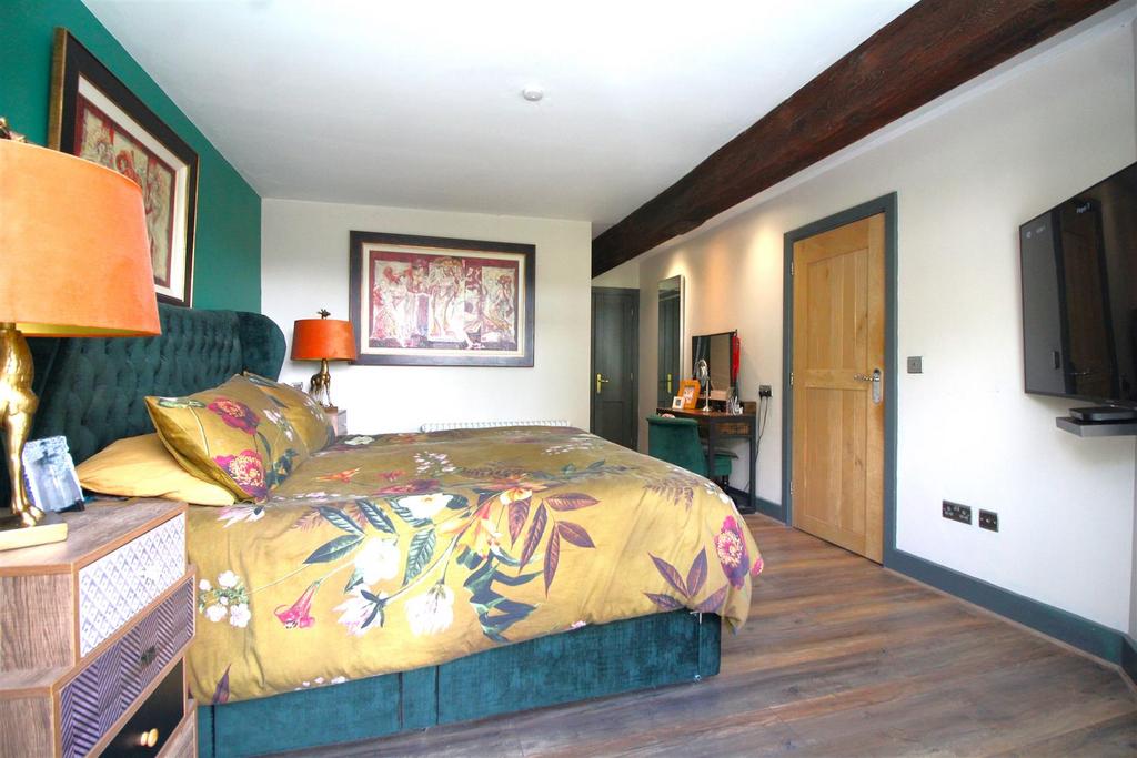 Bedroom 1.JPG