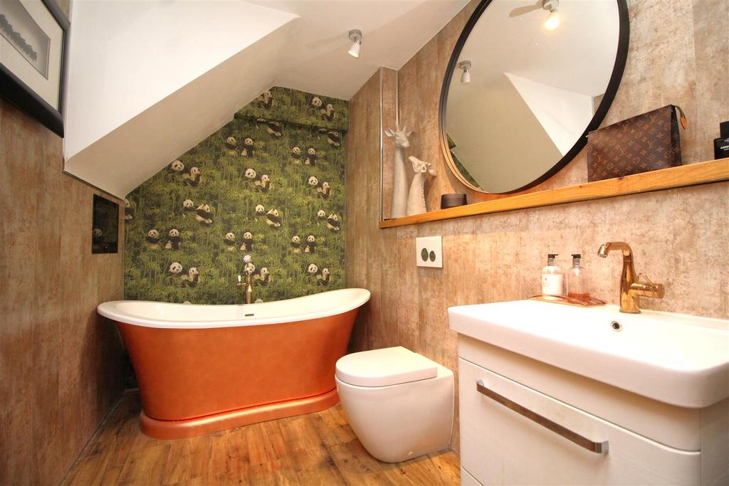 Bathroom .JPG