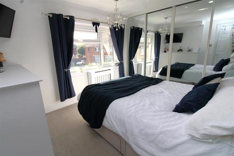 14 Bellscroft Close, Littlehampton, BN17 6EA