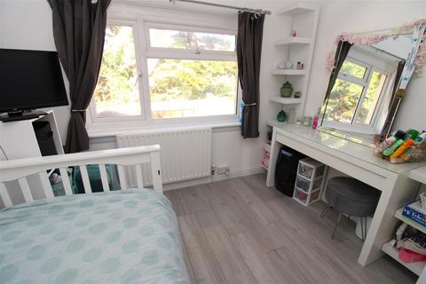 14 Bellscroft Close, Littlehampton, BN17 6EA