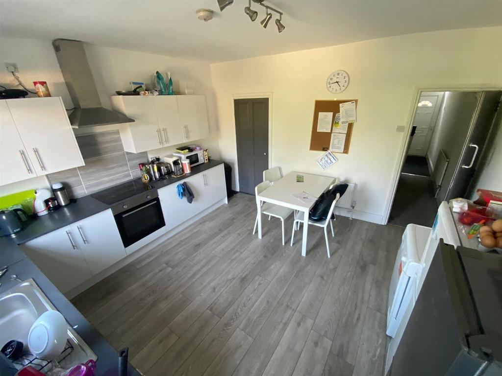 Kitchen1.jpg