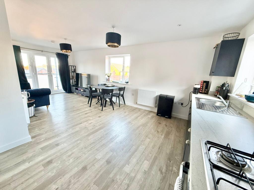 Open plan kitchen/dining