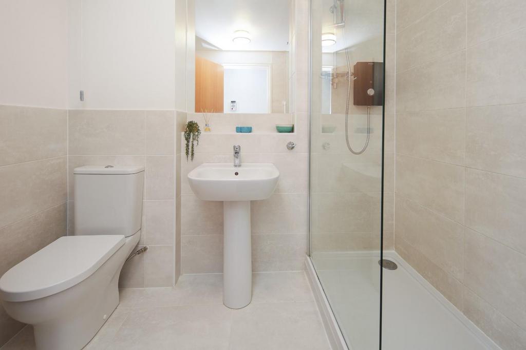26 Oakfield House CV32-13.jpg