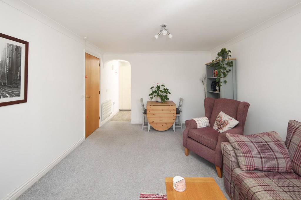 26 Oakfield House CV32-5.jpg