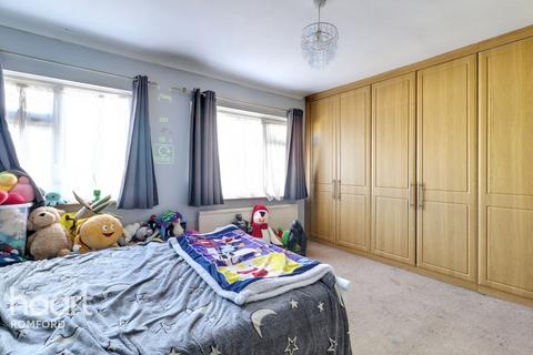 85 Forest Road, Romford, RM7 8DU