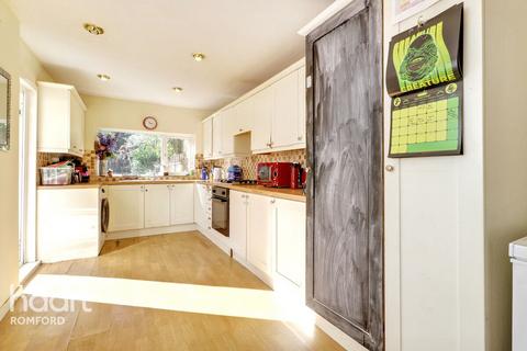 85 Forest Road, Romford, RM7 8DU