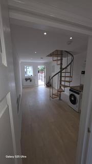 undefined, Clydesdale, Enfield, EN3
