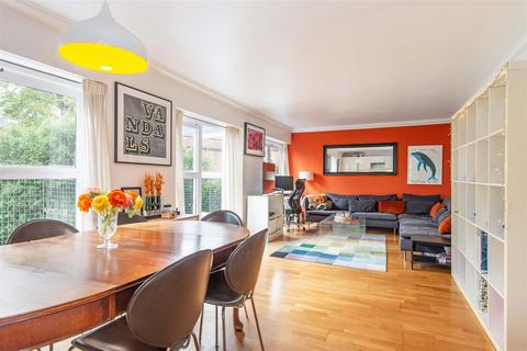 3 bedroom flat for sale, Leighton Crescent, London