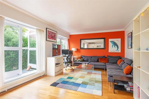 3 bedroom flat for sale, Leighton Crescent, London